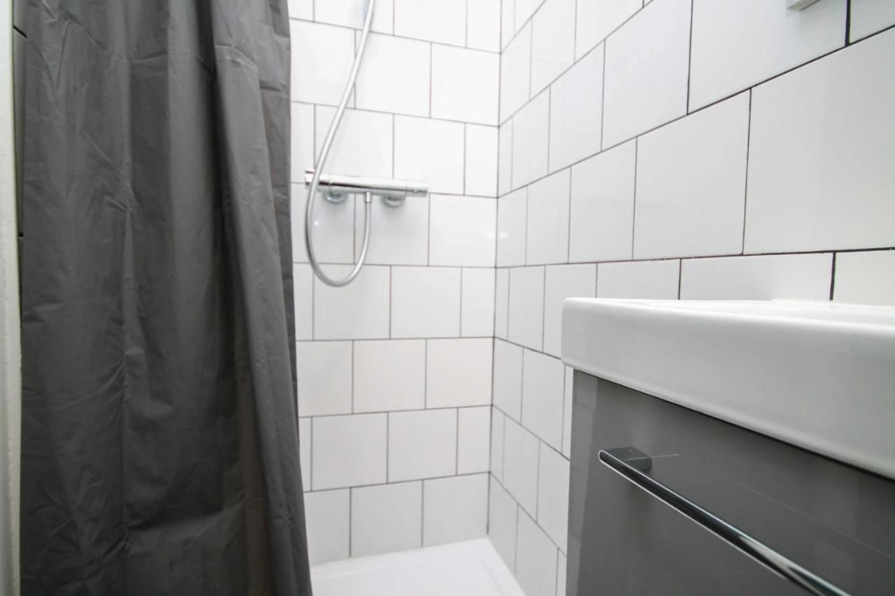 02 - Chambre Avec Lit Double Et Sdb Prive Wifi Saint-Denis  Buitenkant foto
